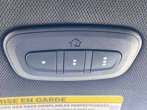 Used 2025 Chrysler Pacifica Limited FWD image 26