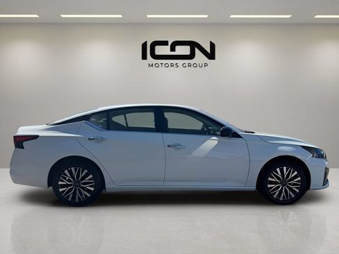 Used 2025 Nissan Altima 2.5 SV FWD image 6