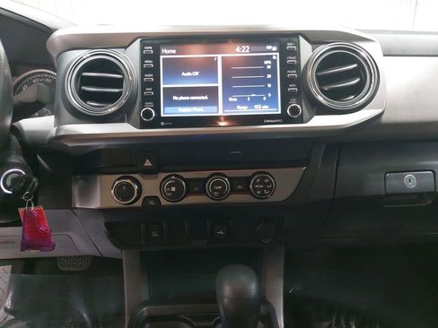 Used 2022 Toyota Tacoma SR5 w/ SR5 Appearance Package (SM) image 18
