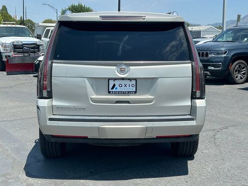 Used 2015 Cadillac Escalade Luxury AWD/4WD image 5