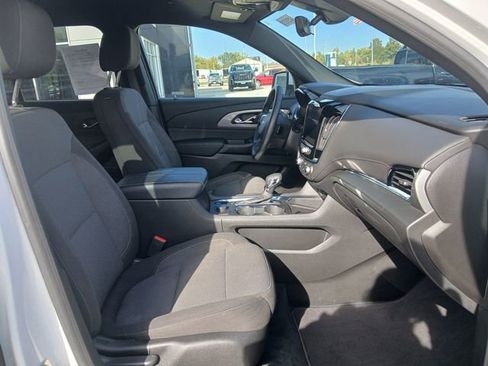 Certified 2023 Chevrolet Traverse LT w/ Rear Camera Mirror Package image 15