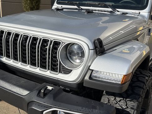 Used 2024 Jeep Wrangler Unlimited Sahara w/ Technology Group image 6