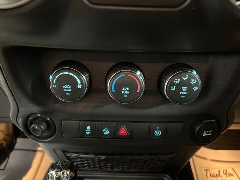 Used 2015 Jeep Wrangler Sahara w/ Dual Top Group image 17