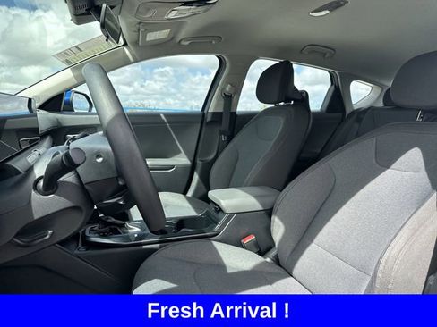 Used 2025 Kia K4 LXS image 27