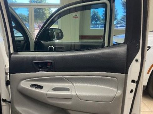 Used 2015 Toyota Tacoma 4x4 Double Cab w/ TRD Sport Package image 10