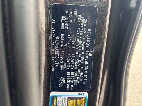Used 2026 Kia Carnival FWD image 32