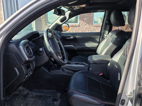 Used 2017 Toyota Tacoma TRD Off-Road image 6