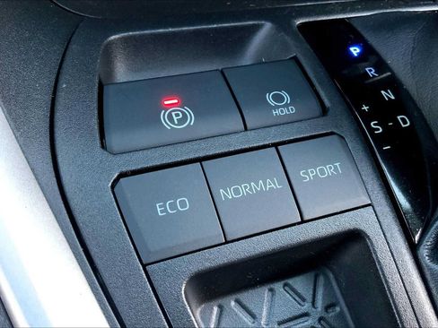 Used 2022 Toyota RAV4 XLE FWD image 33