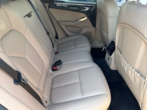 Used 2025 Porsche Macan AWD/4WD image 20