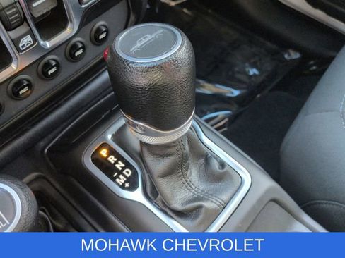 Used 2022 Jeep Gladiator Sport image 16