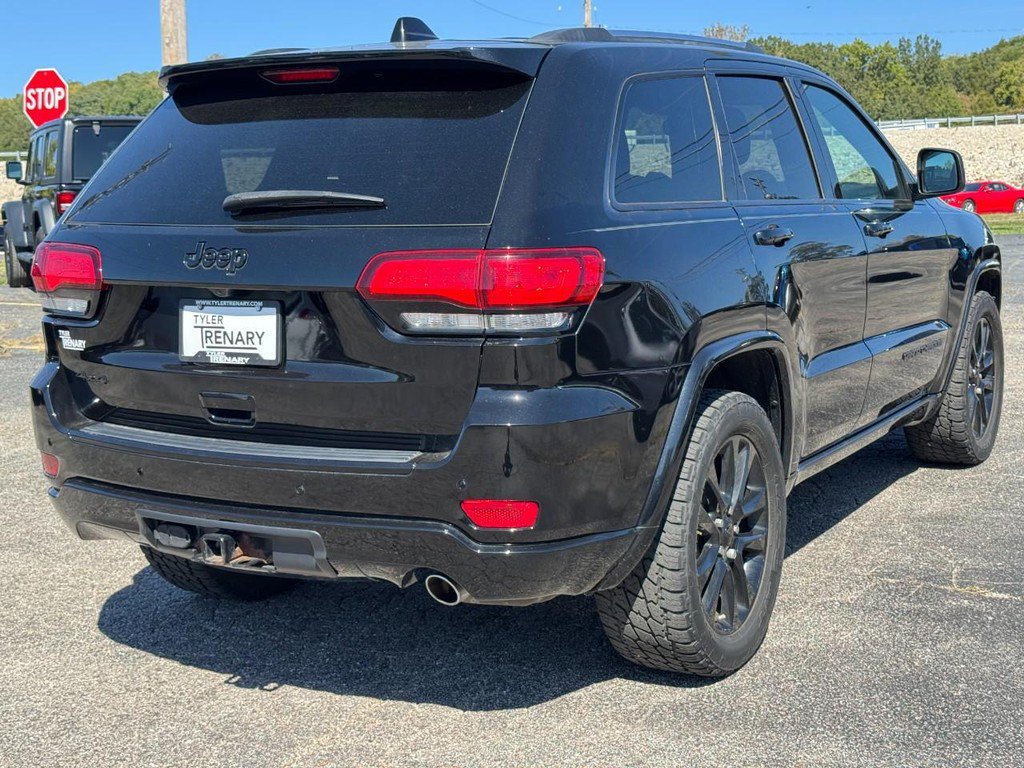 Used 2019 Jeep Grand Cherokee Altitude AWD/4WD image 3