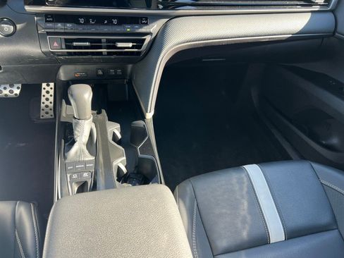 Used 2025 Toyota Camry SE image 33