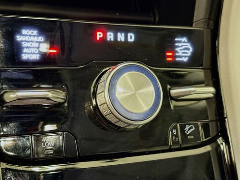 Used 2022 Jeep Grand Cherokee Overland image 25