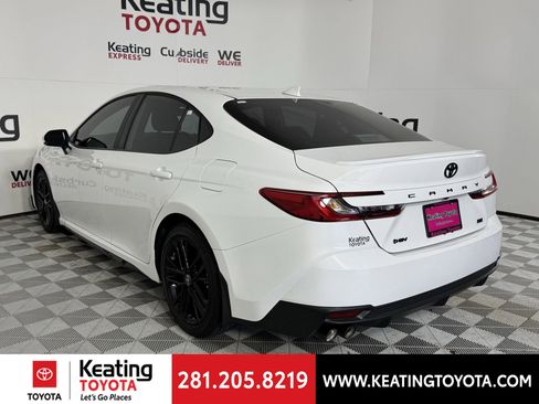 Used 2026 Toyota Camry SE FWD image 9