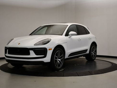Certified 2026 Porsche Macan AWD/4WD image 1