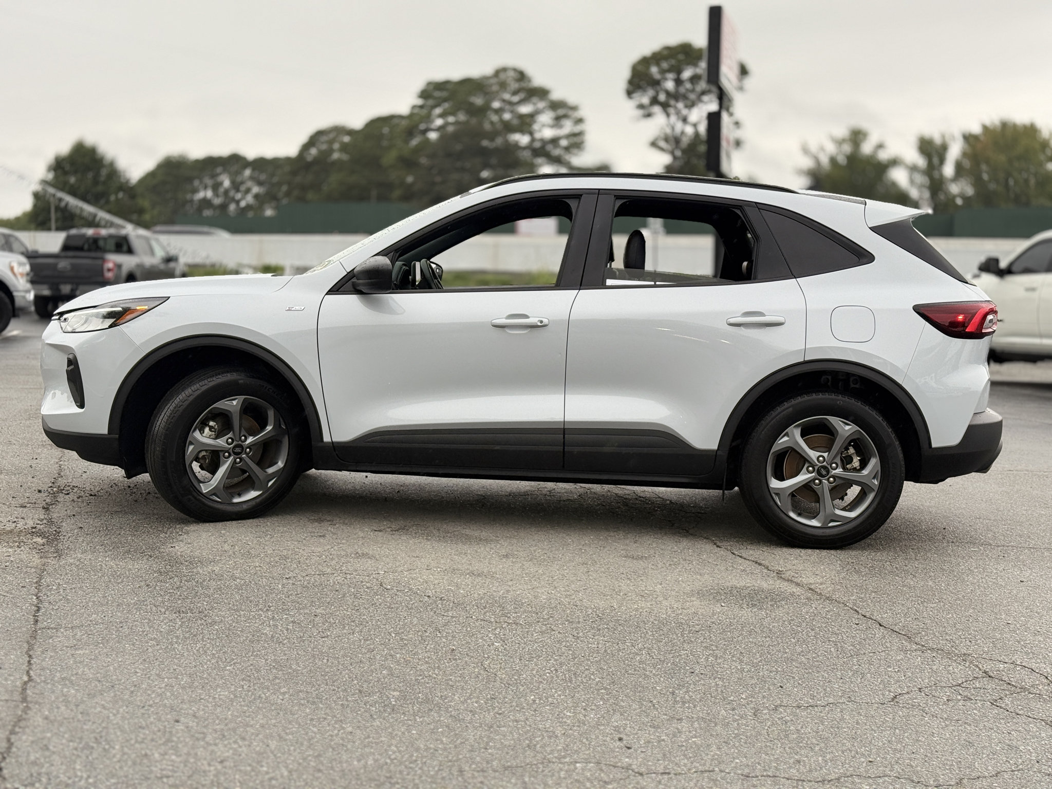 Used 2025 Ford Escape ST-Line AWD/4WD image 4