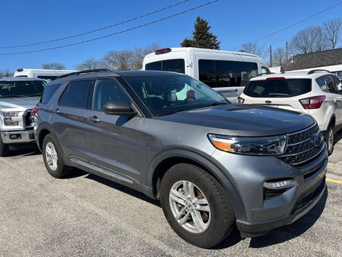 Certified 2021 Ford Explorer XLT w/ Equipment Group 202A image 3