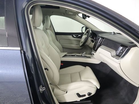 Used 2023 Volvo XC60 B5 Ultimate image 19