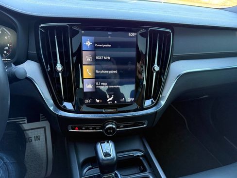 Used 2020 Volvo S60 T6 R-Design image 22