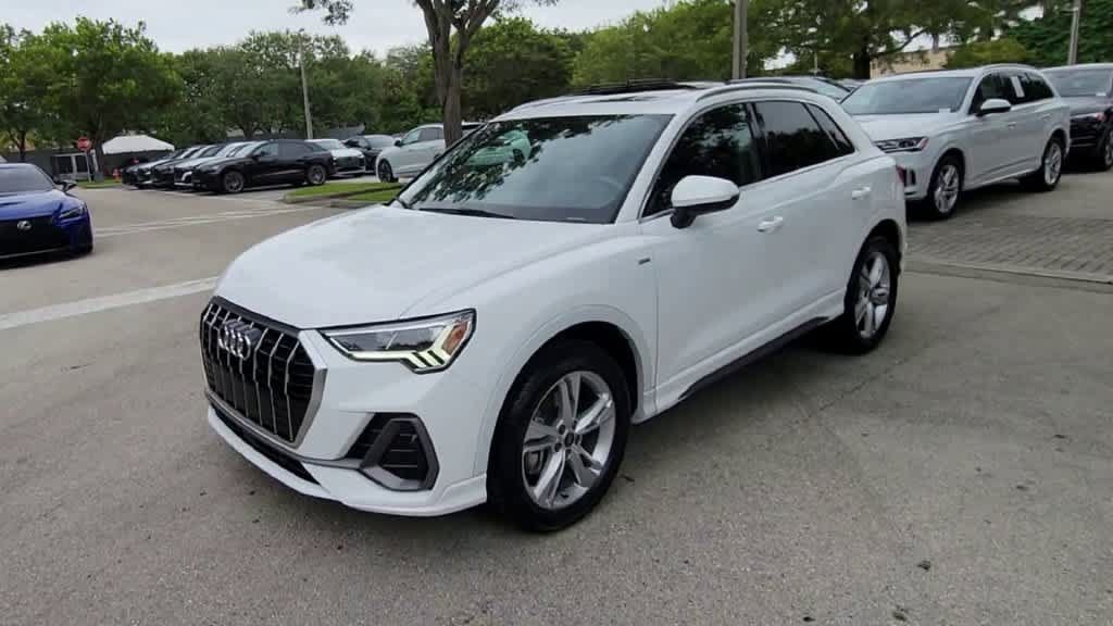 Certified 2024 Audi Q3 2.0T Premium w/ Convenience Package AWD/4WD image 4