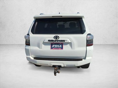 Used 2015 Toyota 4Runner SR5 AWD/4WD image 13