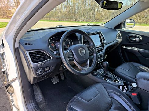 Used 2019 Jeep Cherokee Limited image 13