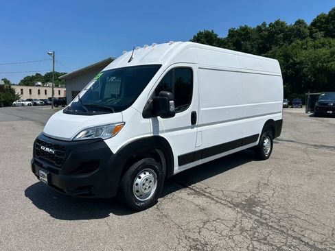 Used 2023 RAM ProMaster 2500 FWD image 1