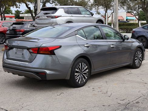 Used 2023 Nissan Altima 2.5 SV image 7