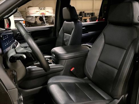 Used 2025 Chevrolet Suburban Z71 AWD/4WD image 23