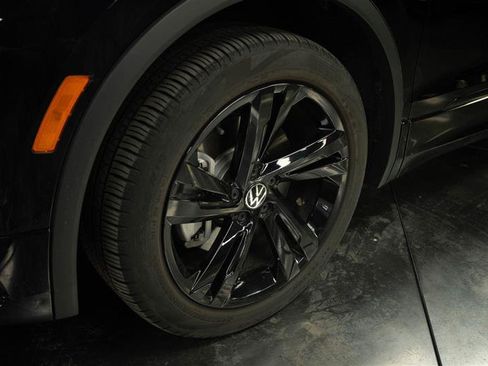 Used 2023 Volkswagen Tiguan SE R-Line FWD image 4