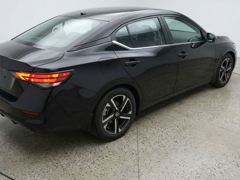 Used 2025 Nissan Sentra SV FWD image 9