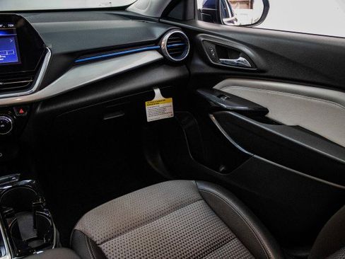 Used 2024 Chevrolet Trax LT w/ Driver Confidence Package image 23