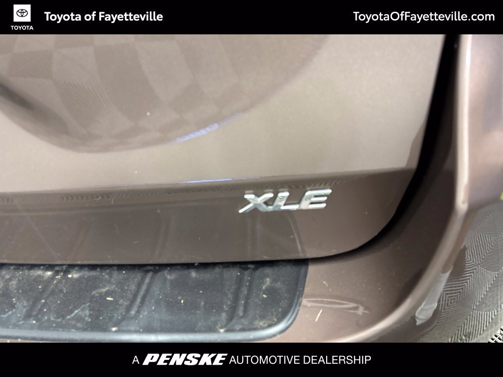 Used 2020 Toyota Sienna XLE w/ XLE Navigation Package FWD image 5