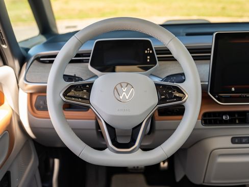 Used 2025 Volkswagen ID. Buzz 1st Edition w/ Cupholders Package RWD image 31
