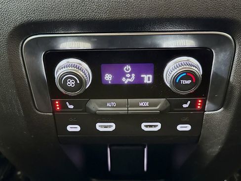 Used 2024 GMC Yukon XL Denali AWD/4WD image 27