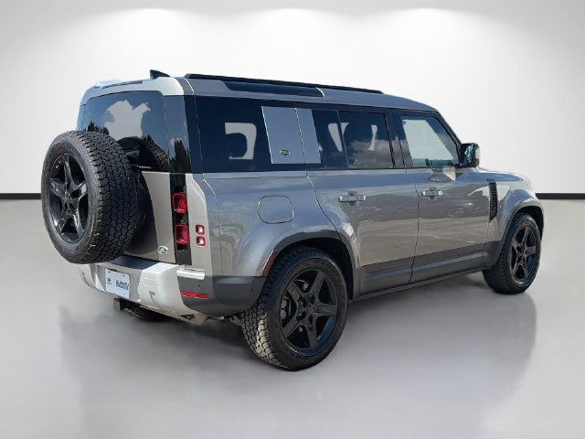 Used 2023 Land Rover Defender 110 SE AWD/4WD image 3