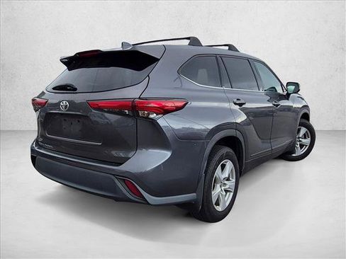 Used 2020 Toyota Highlander L FWD image 5