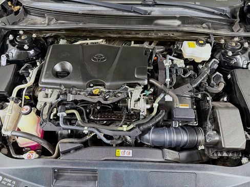 Used 2018 Toyota Camry LE FWD image 31