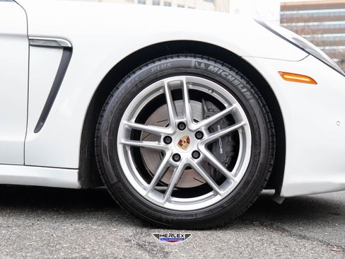 Used 2016 Porsche Panamera 4 image 9