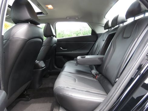 Used 2023 Hyundai Elantra Limited FWD image 19