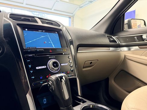 Used 2018 Ford Explorer Limited image 40