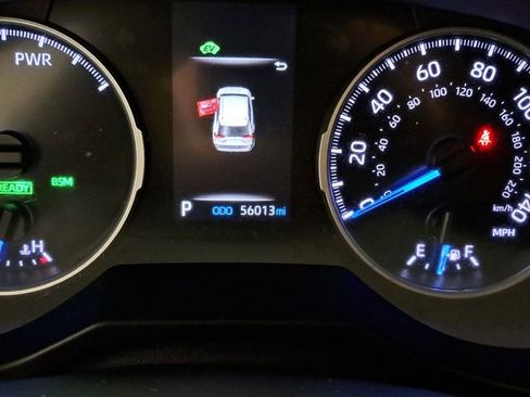 Used 2021 Toyota RAV4 XLE w/ Convenience Package image 2