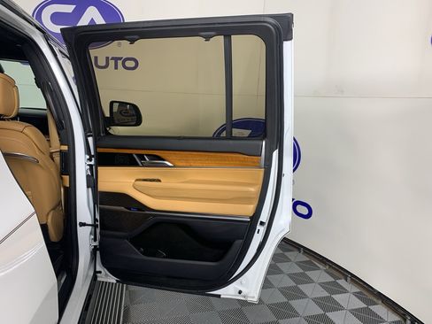 Used 2022 Jeep Grand Wagoneer Series III image 39