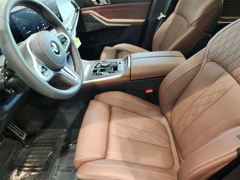 New 2025 BMW X7 M60i image 7