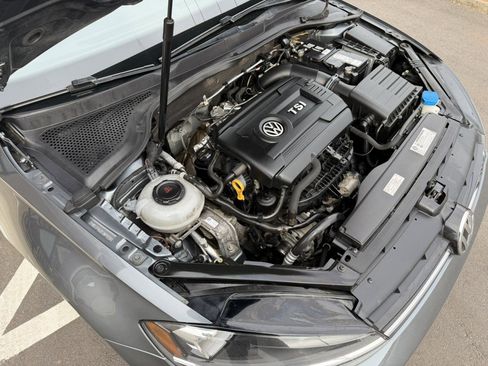 Used 2018 Volkswagen Golf S image 32