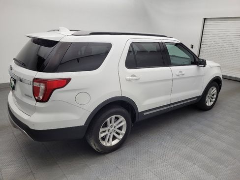 Used 2017 Ford Explorer XLT FWD image 10