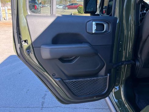 Used 2023 Jeep Wrangler Unlimited Rubicon 392 w/ Xtreme Recon 35" Tire Package image 26