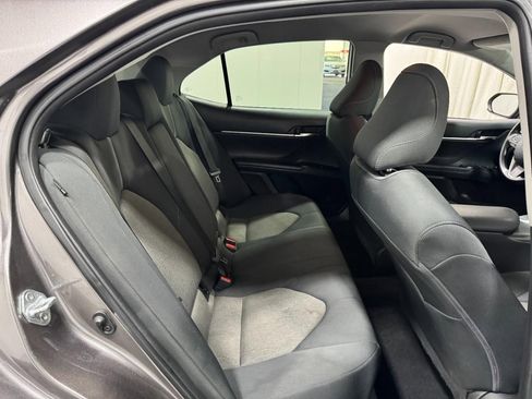 Used 2022 Toyota Camry LE image 10