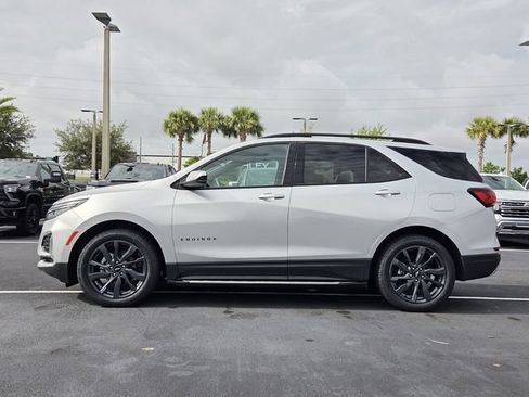 Certified 2022 Chevrolet Equinox RS FWD image 3