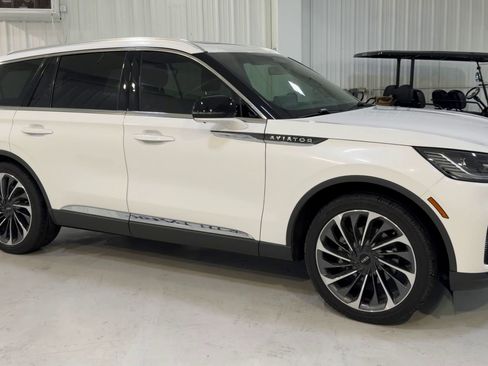 Used 2025 Lincoln Aviator Reserve w/ Illumination Package image 3